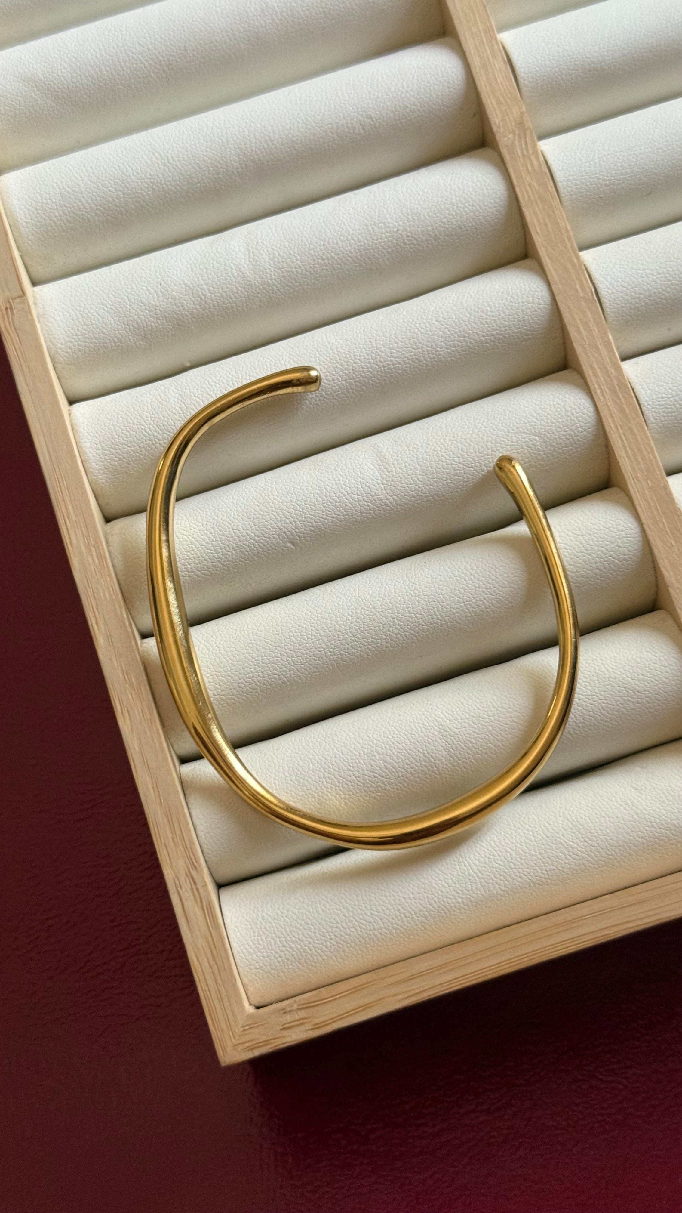 Arm cuff bracelet