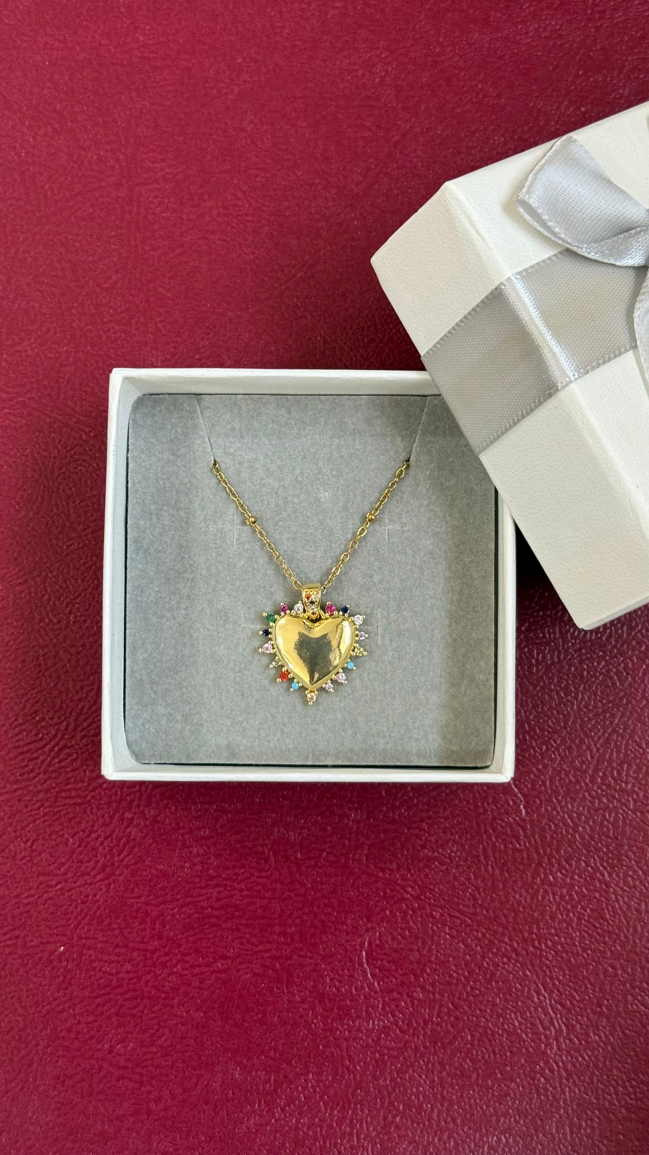 Multicolor heart chain