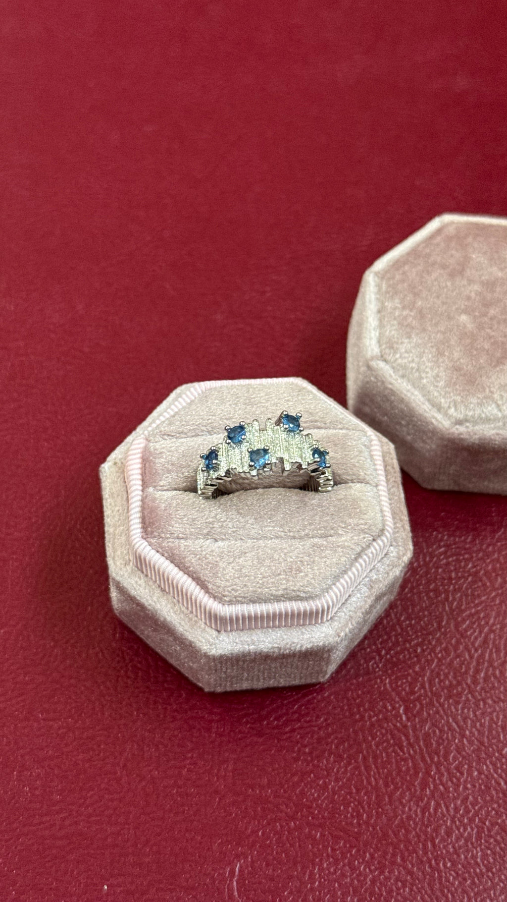 Silver stone ring