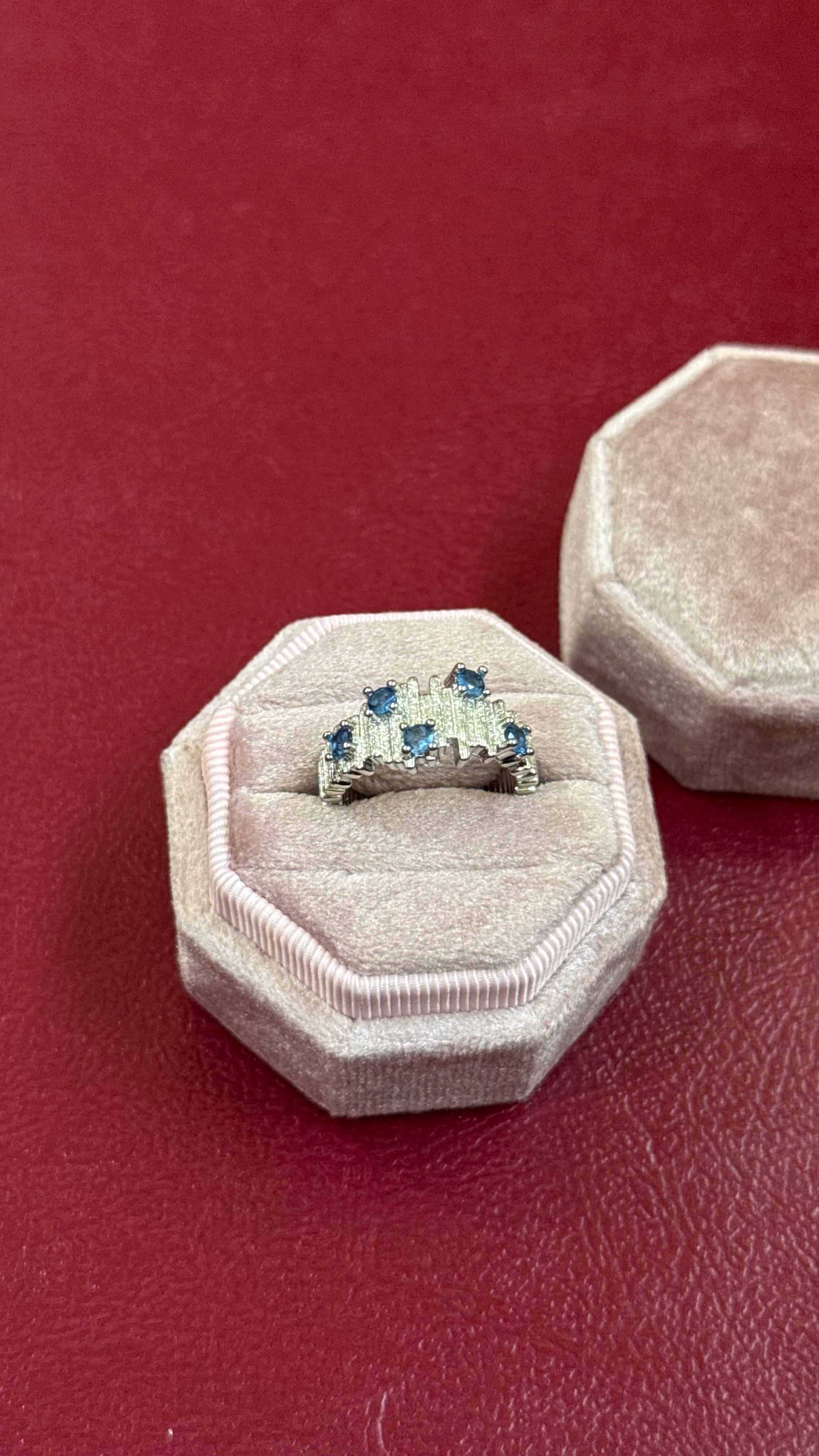 Silver stone ring