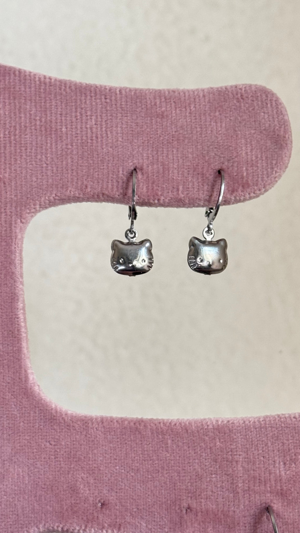 Hello kitty earring