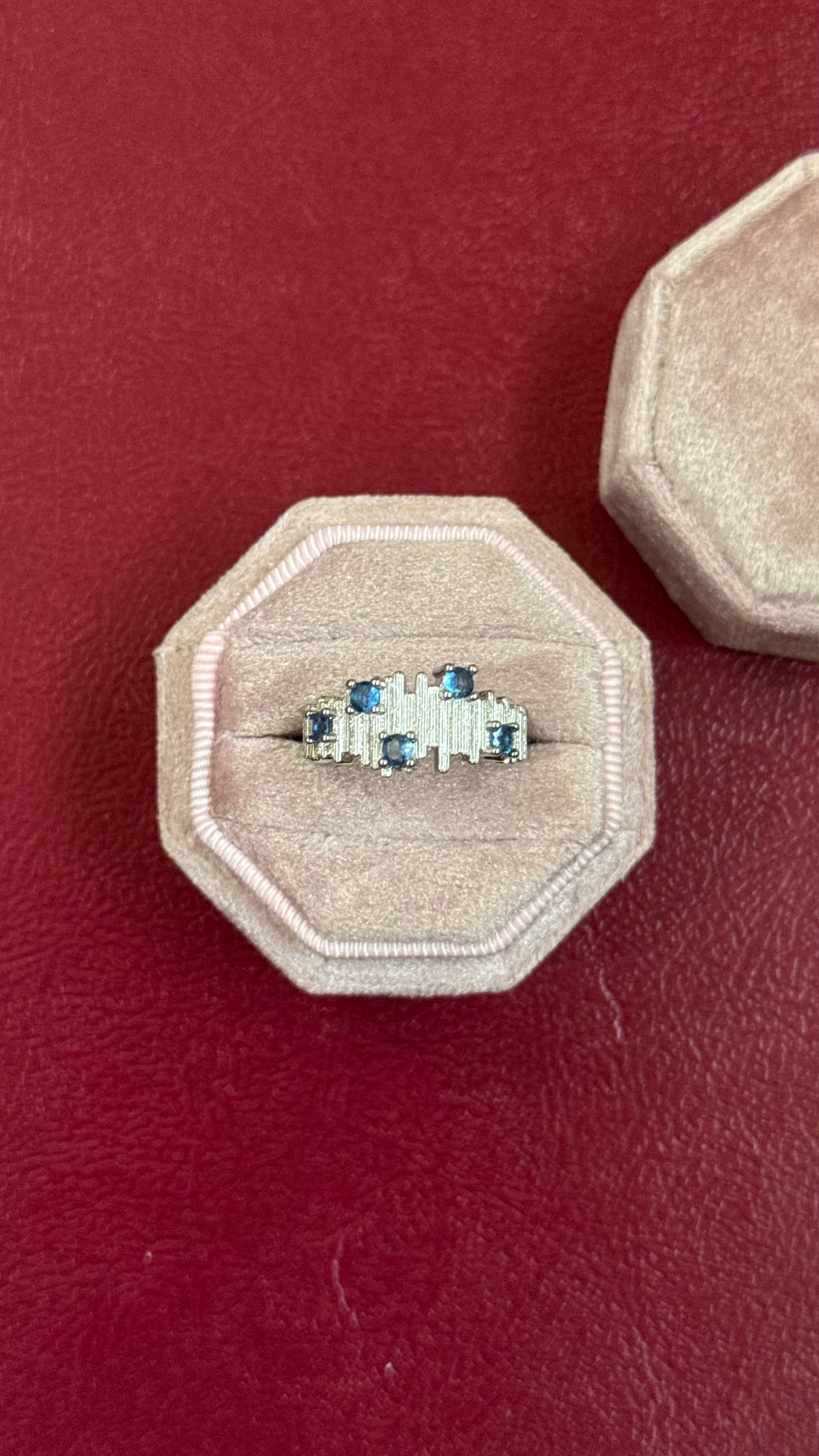 Silver stone ring
