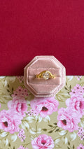 Finger heart ring