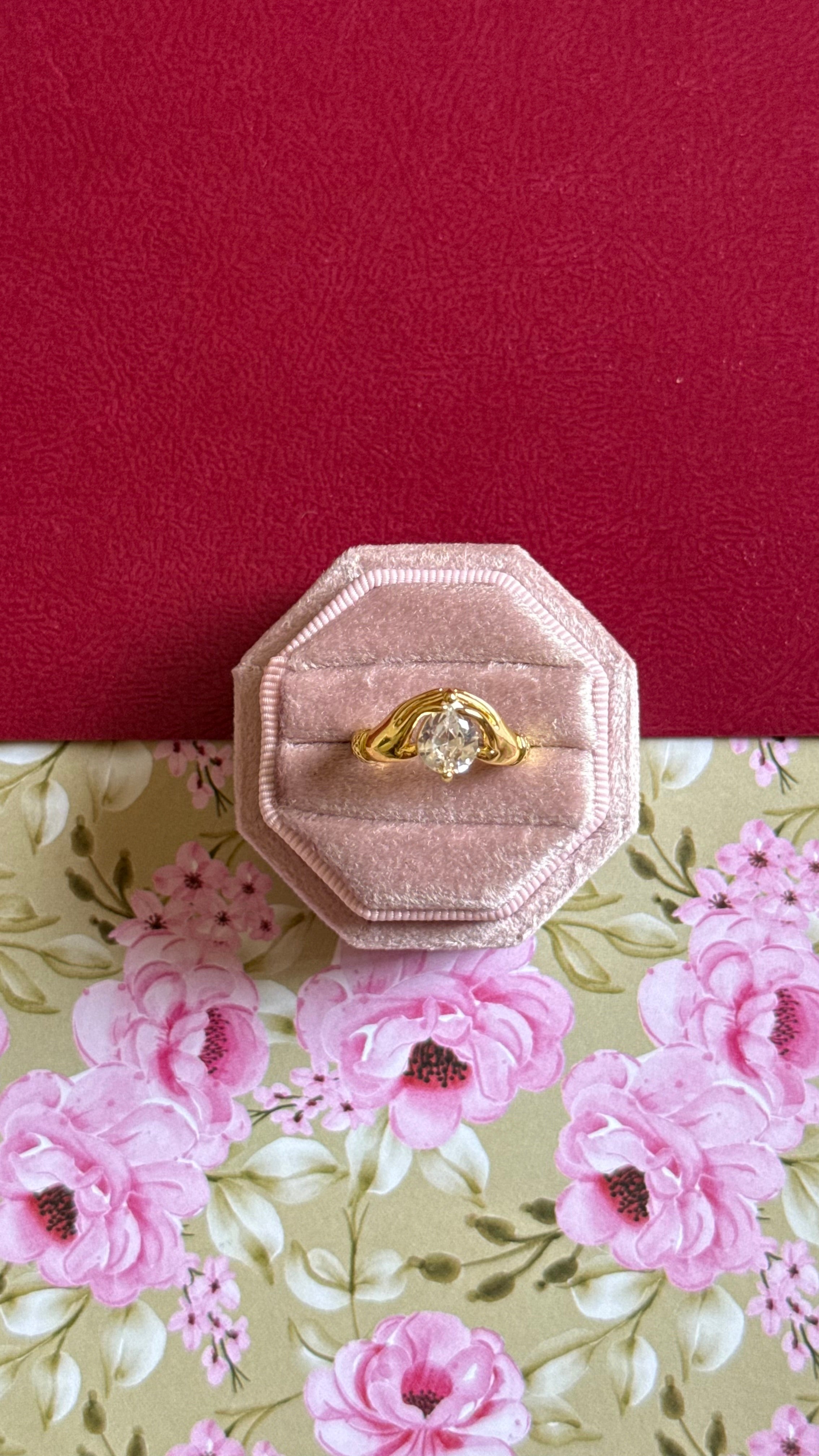 Finger heart ring