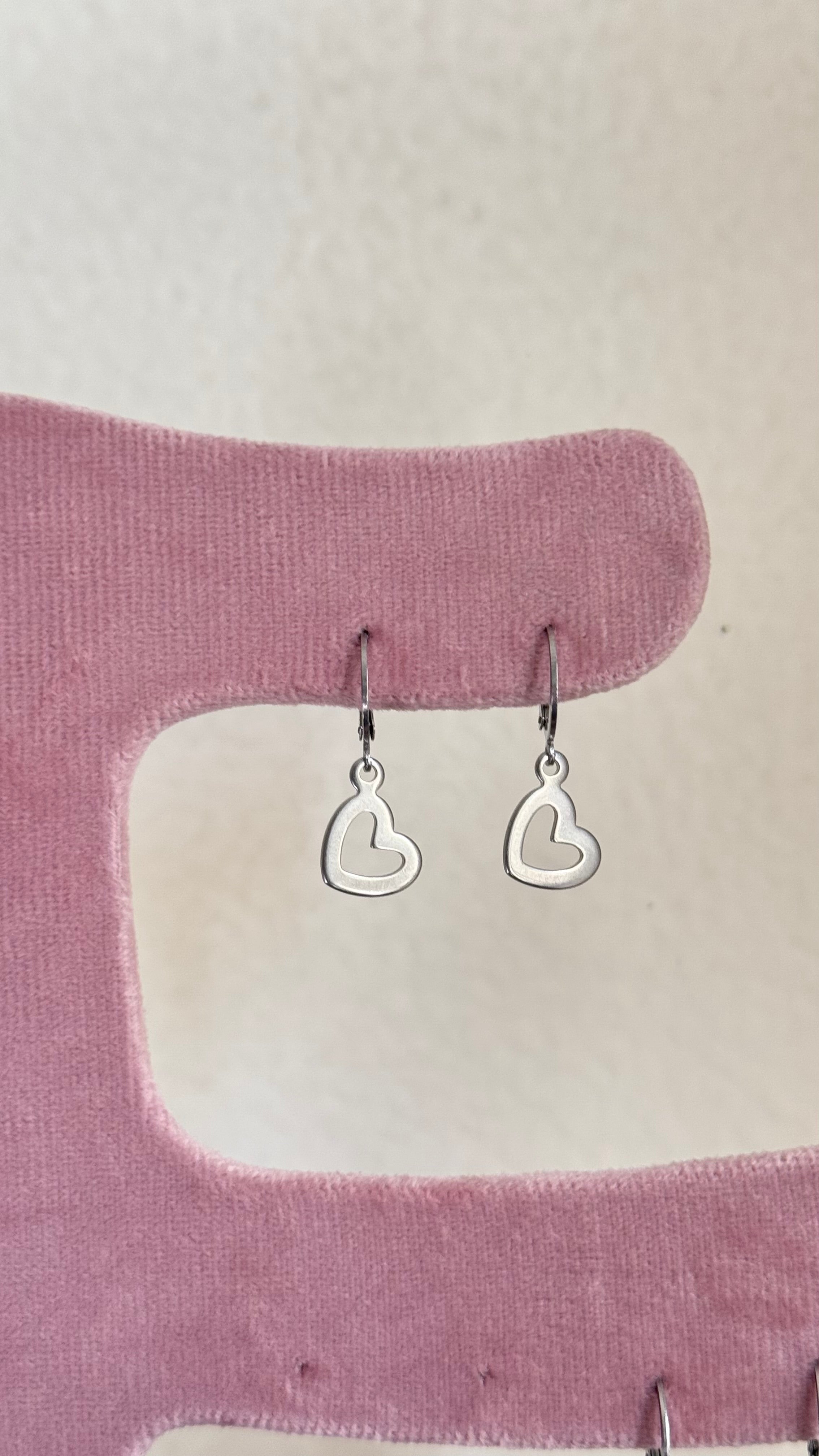 Hollow heart earrings