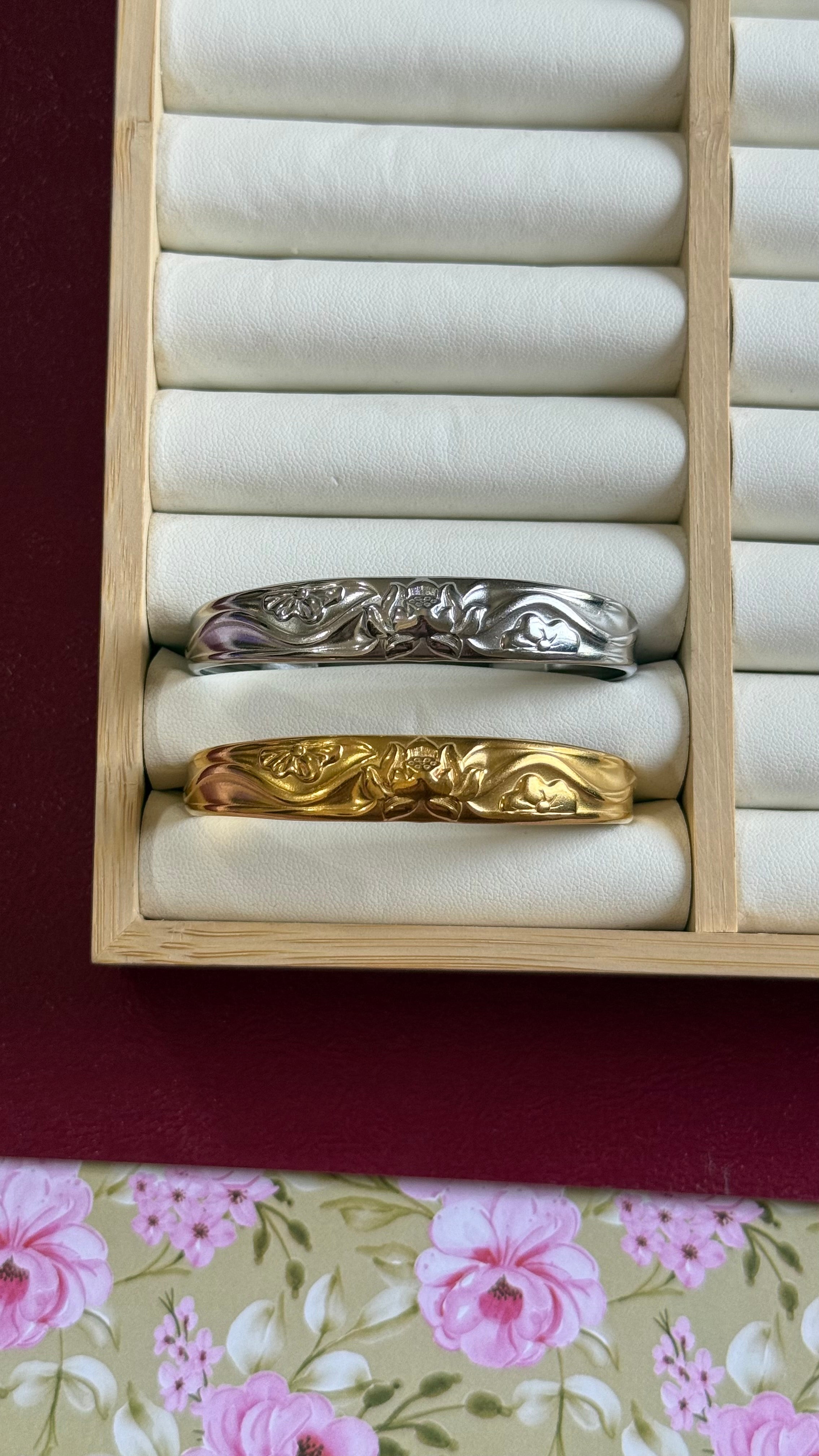 Lotus cuff