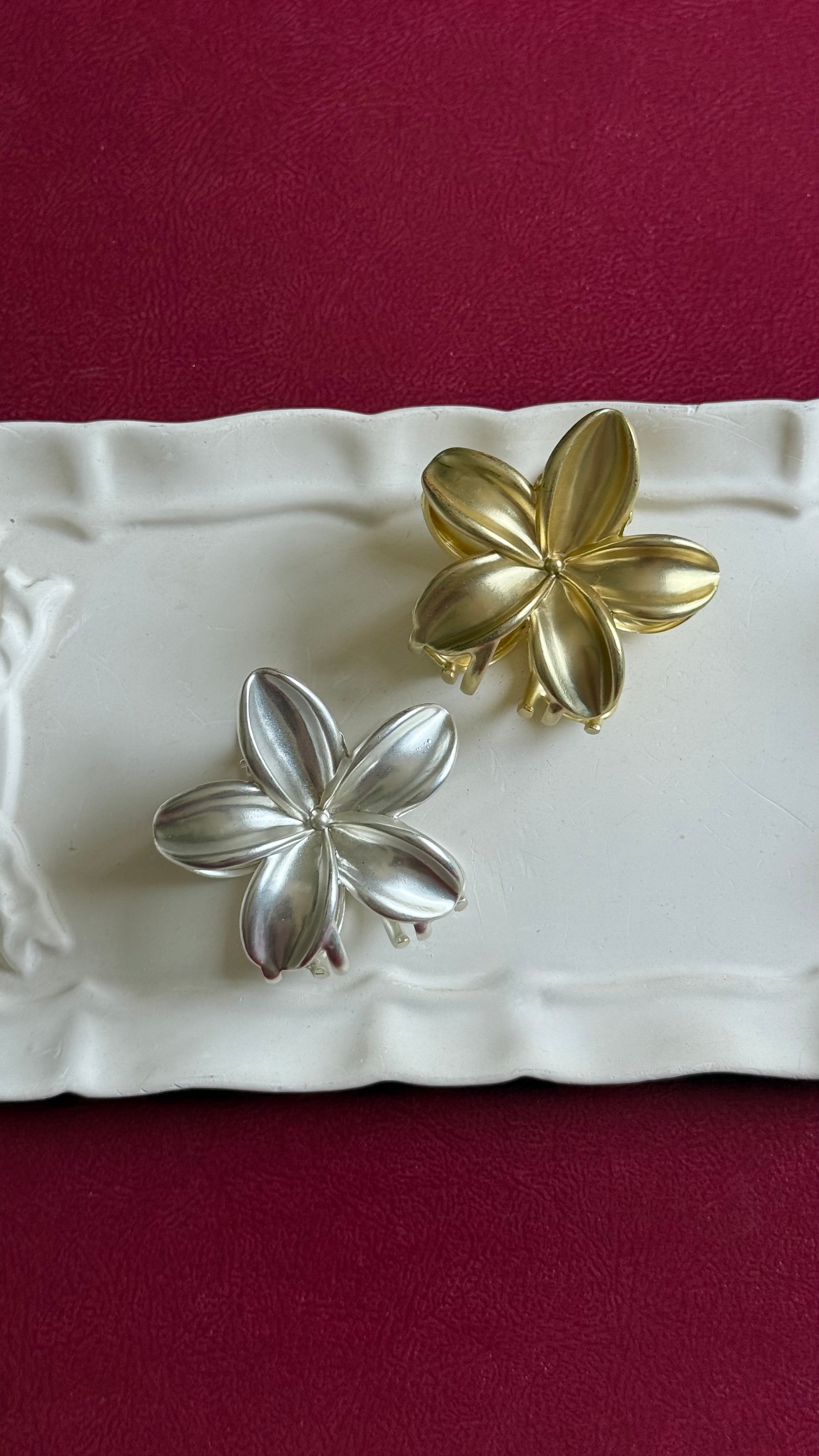 Flower claw clip