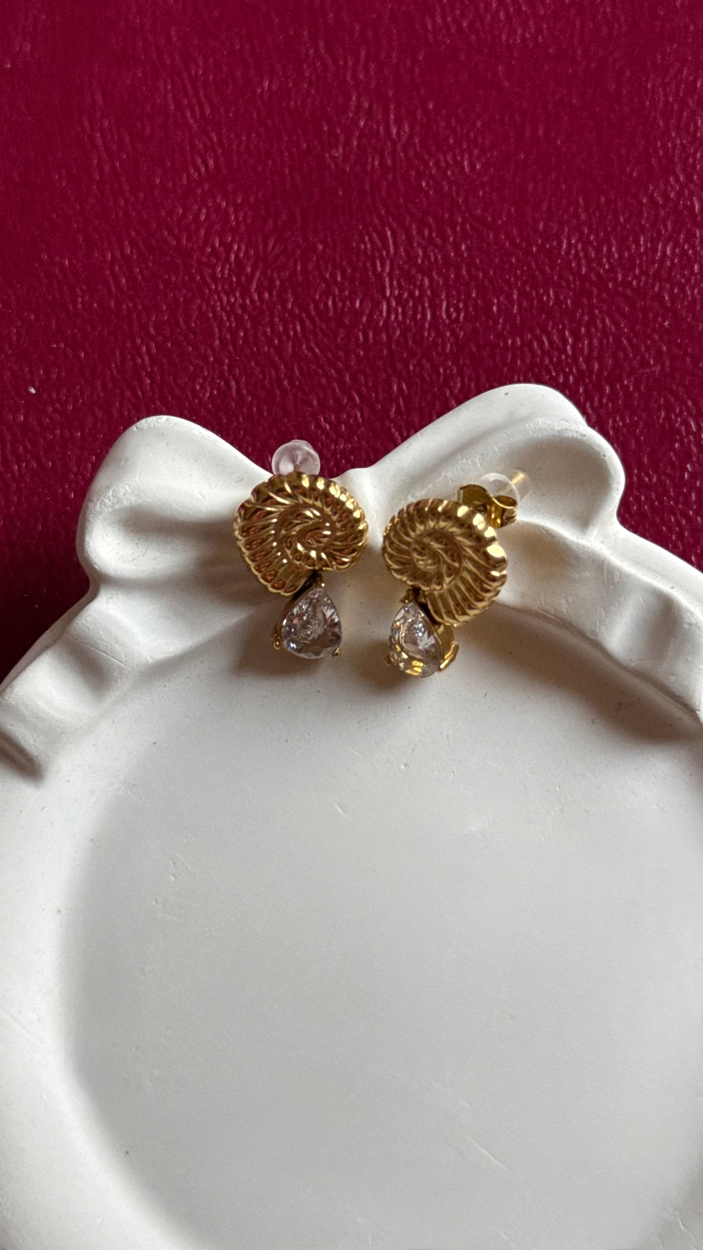 Conch studds