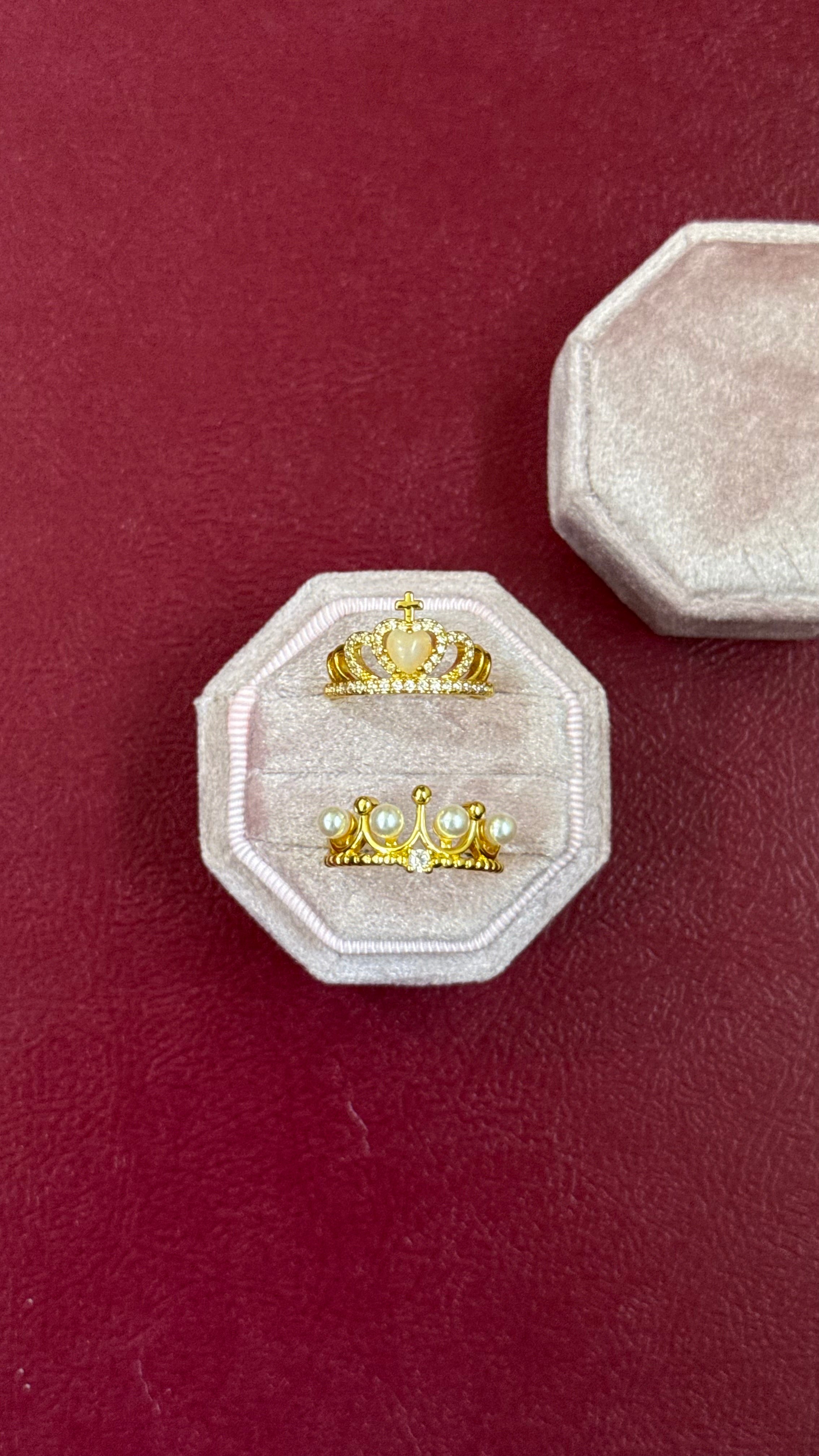 Queen’s crown ring
