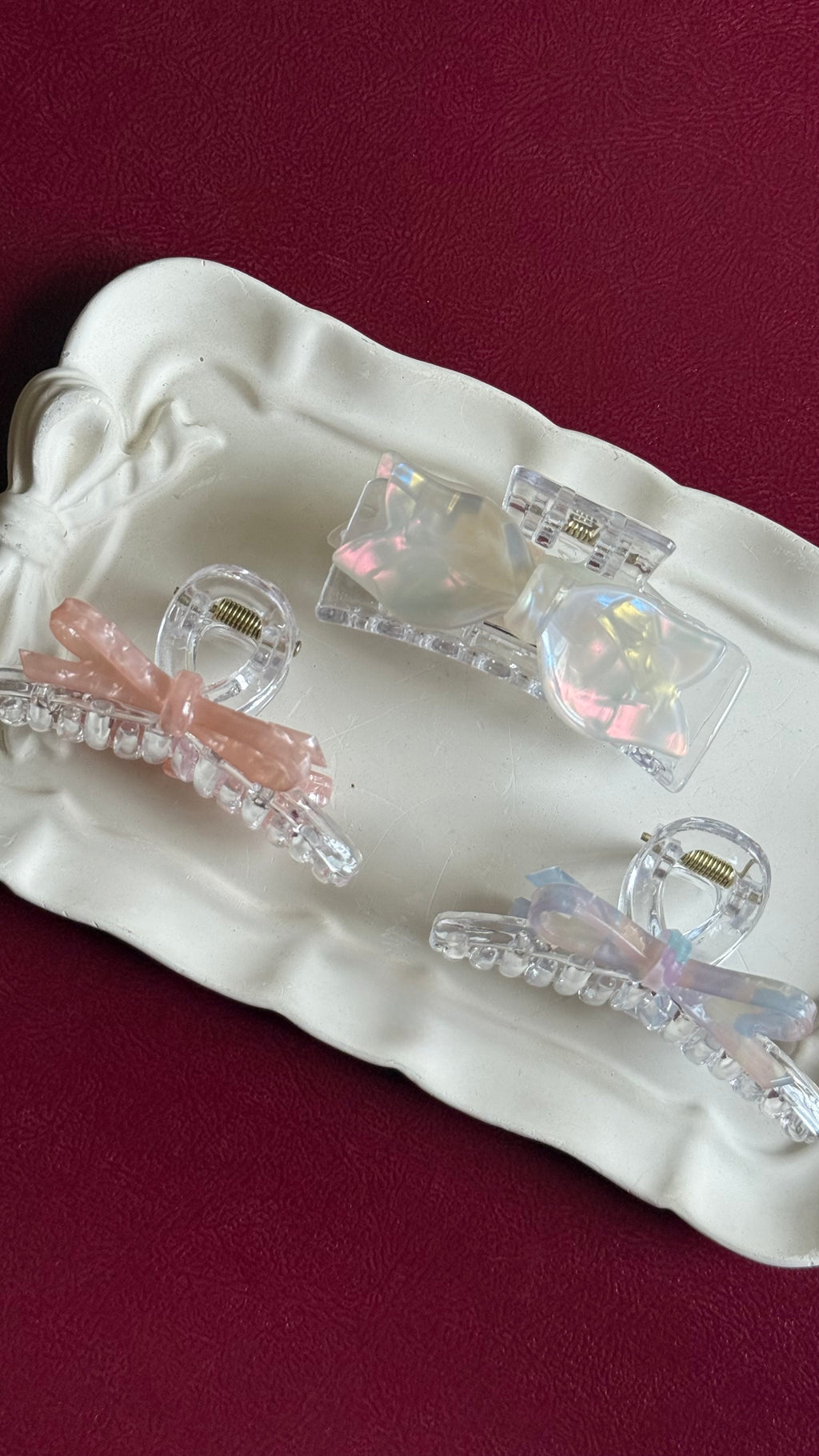 Bow claw clip