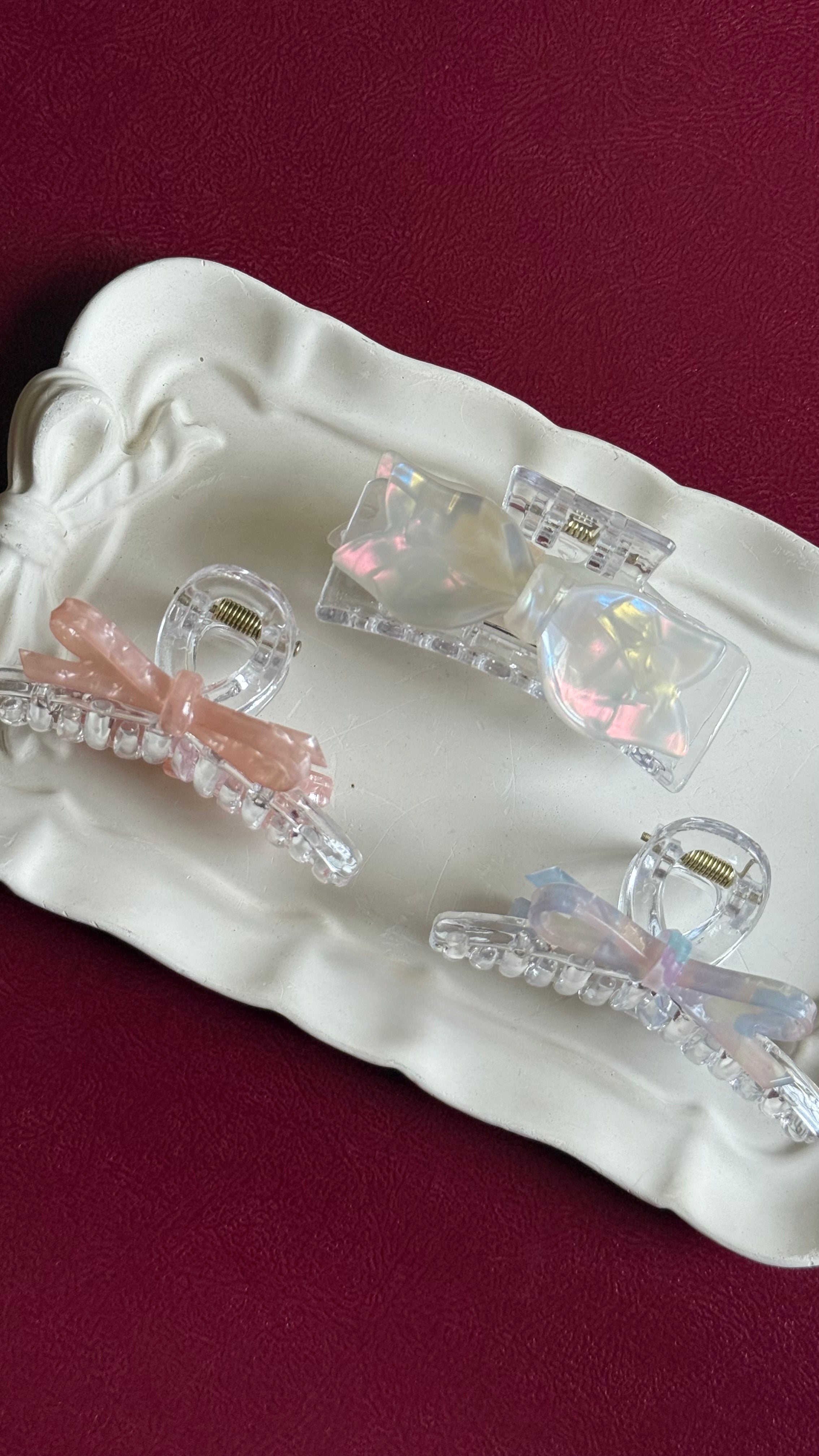 Bow claw clip