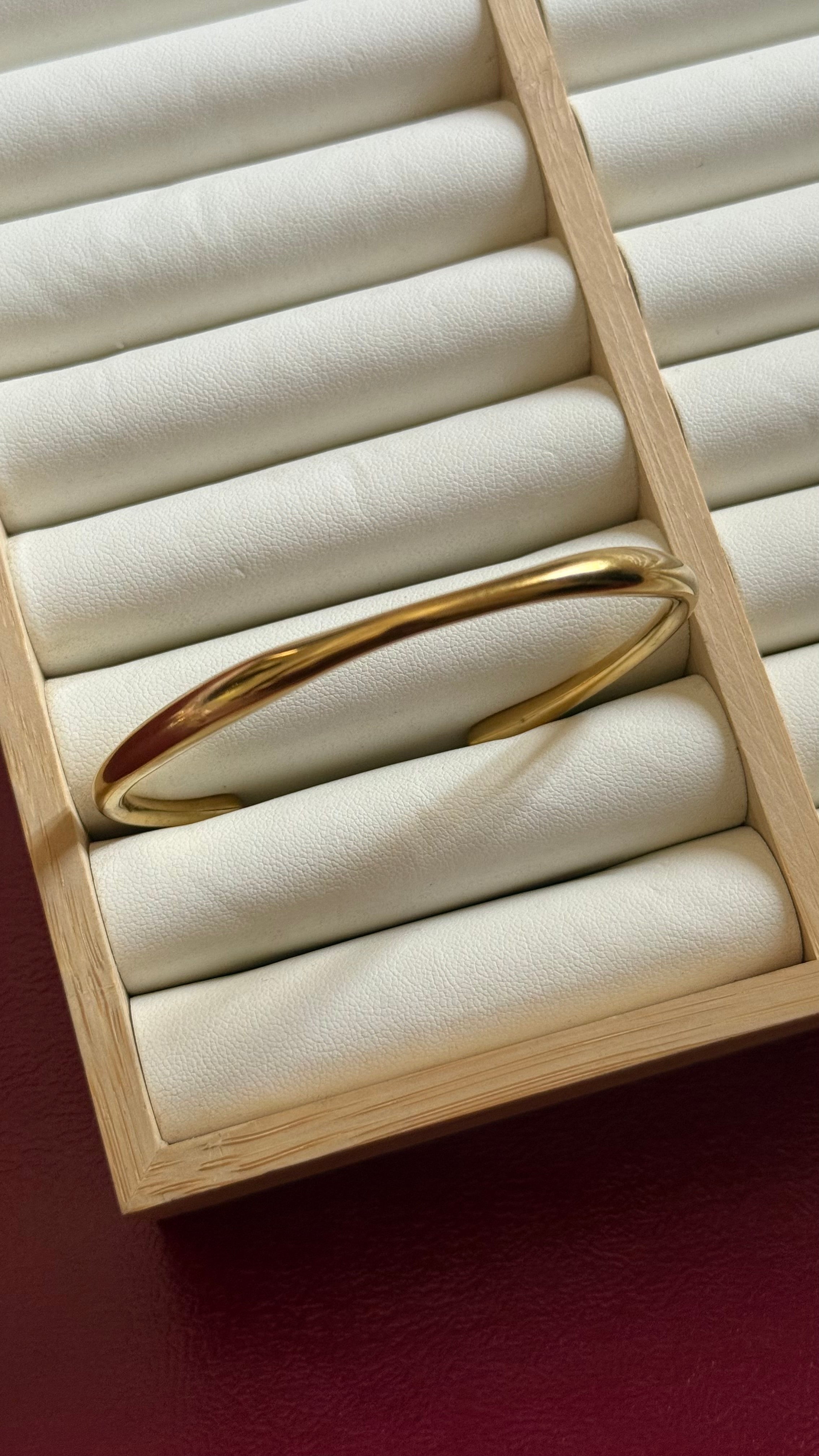 Arm cuff bracelet