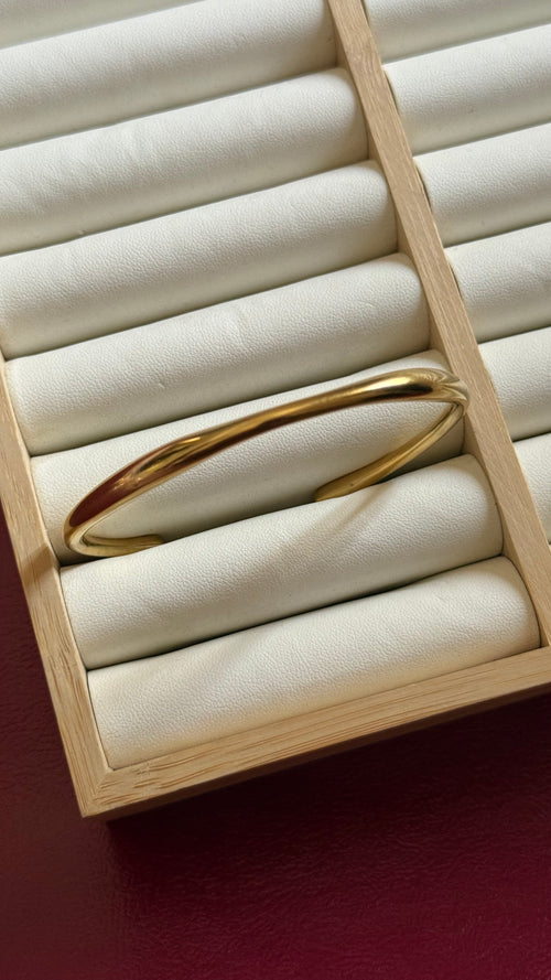 Arm cuff bracelet