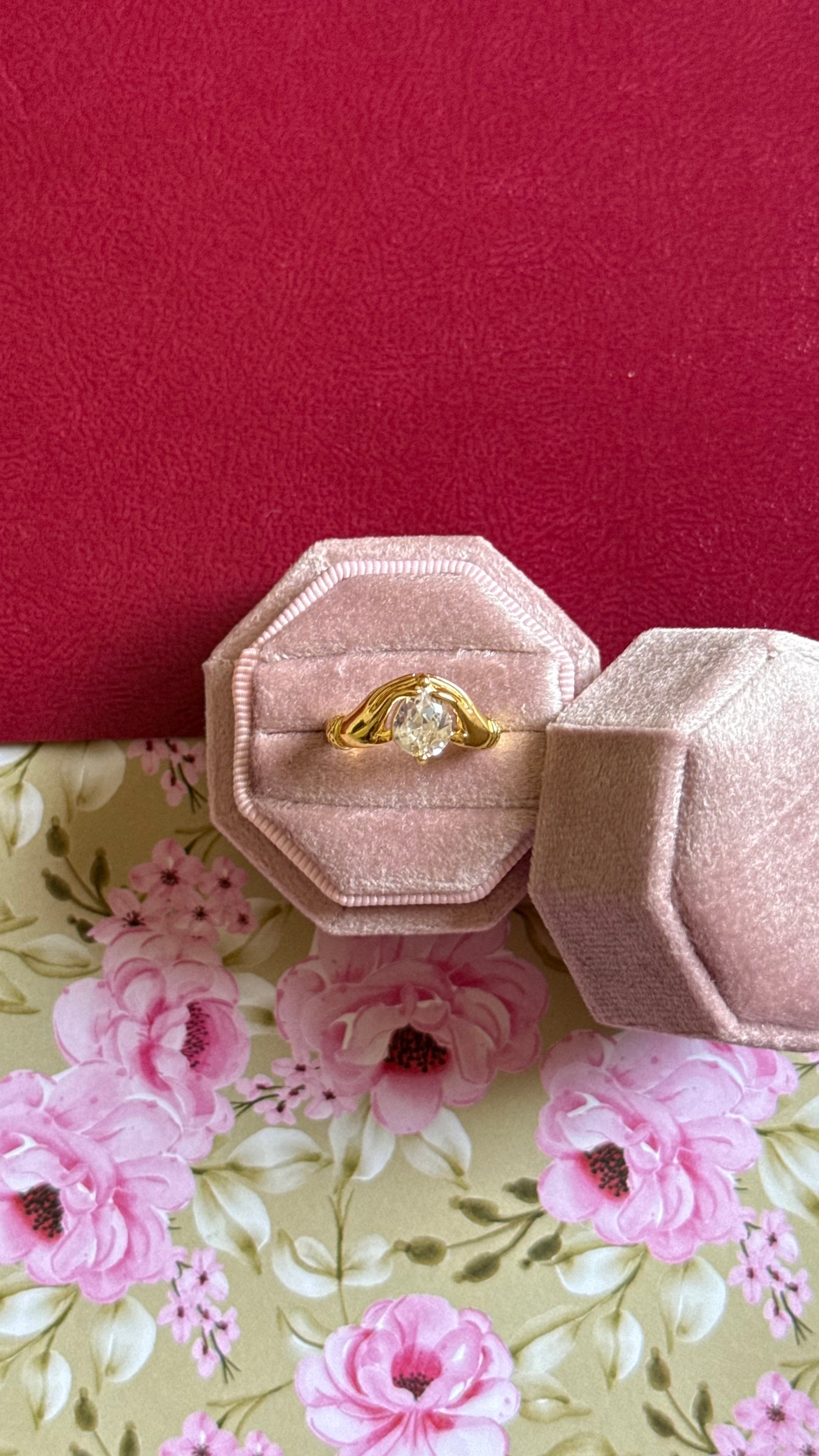 Finger heart ring