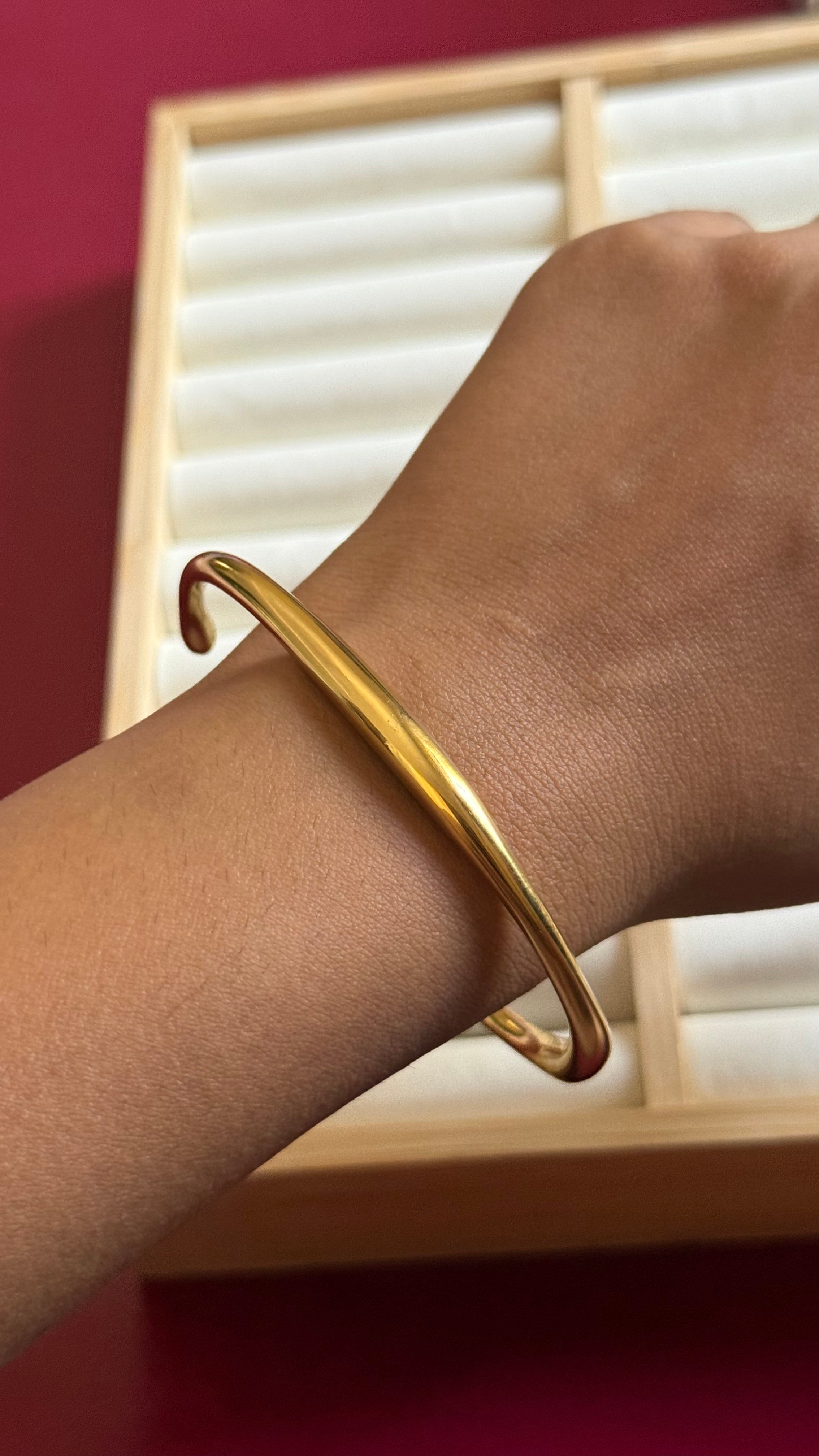 Arm cuff bracelet