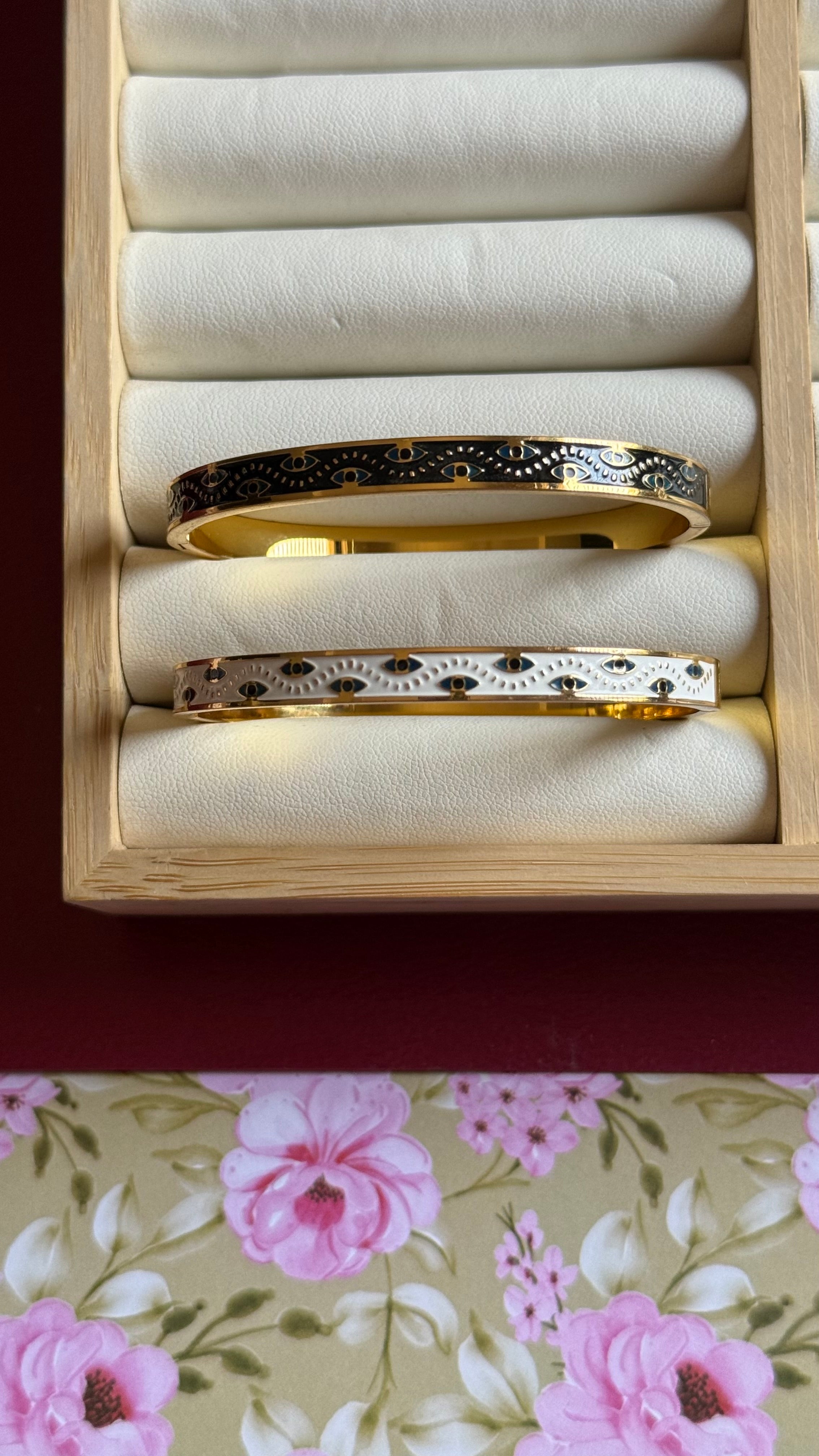 Enamel bracelet