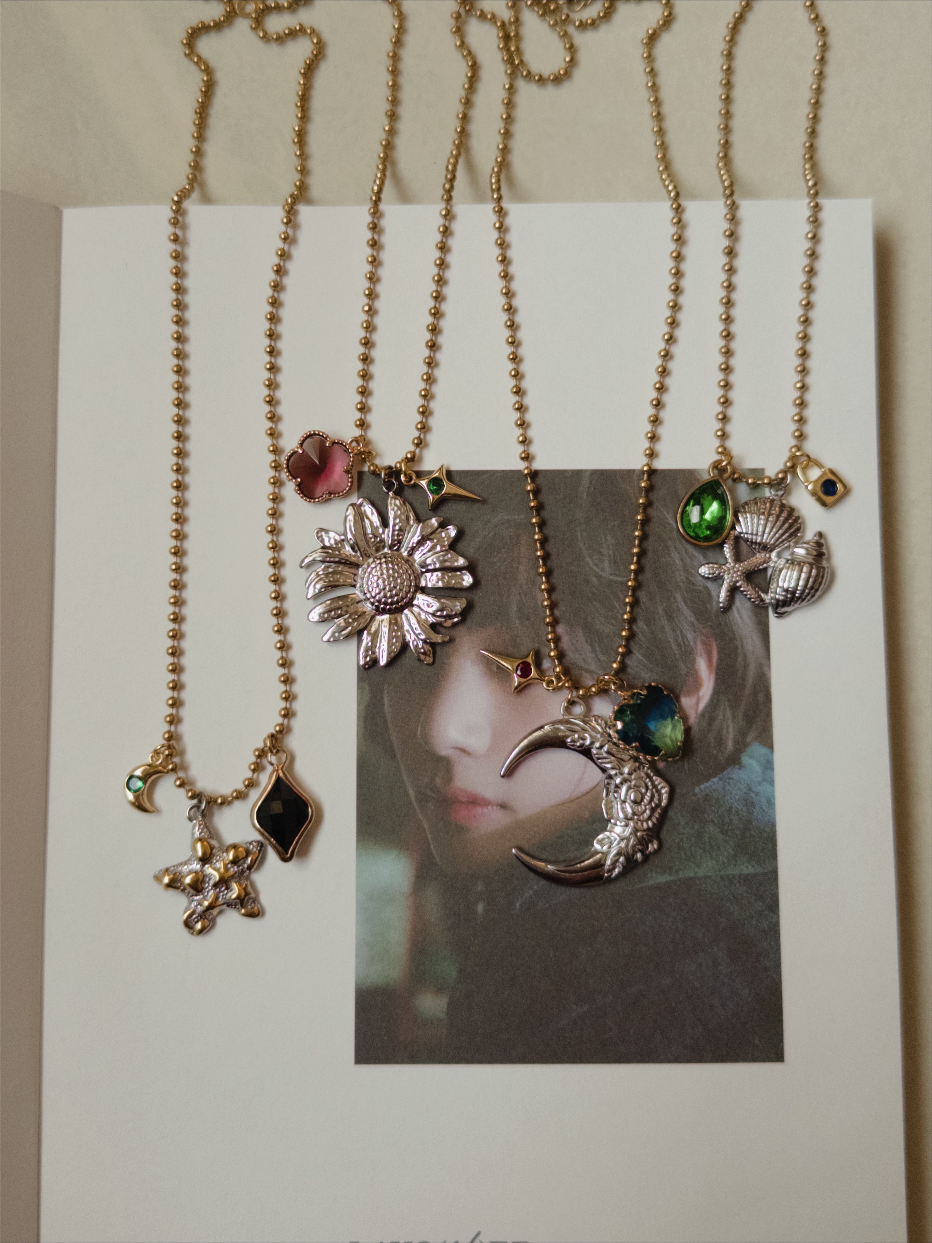 Dual tone chains