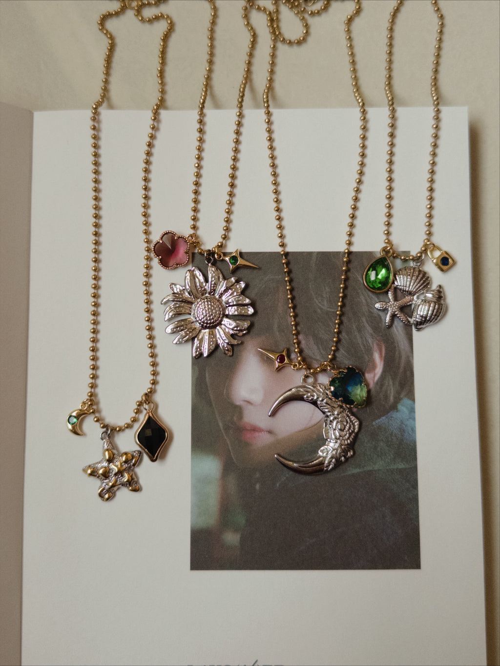 Dual tone chains